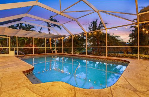 Caloosahatchee Casa | OH! What a Villa - Sunsets, Saltwater Pool, Hot tub, Tiki Hut, Dock - Villa Coastal Cottage- Roelens