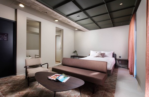 Saha Hotel | Oia Hotel