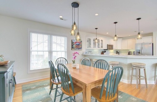 Ocean Isle Beach Casa | OIB Views! Easy beach access, linens included, double backyard, community pool.