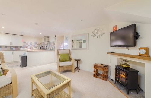 Ballaugh Cabaña | Oie Vie Cottage - A cosy, pet-friendly retreat for two, set in the Manx countryside. Mobility-frien