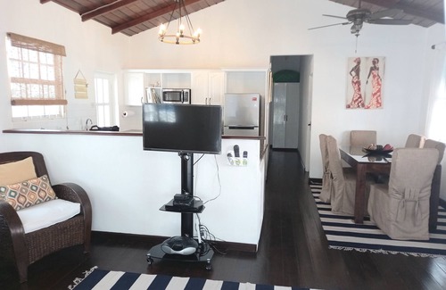 Scarborough Cabaña | Oistins Cottage - Momentos de la playa !!!