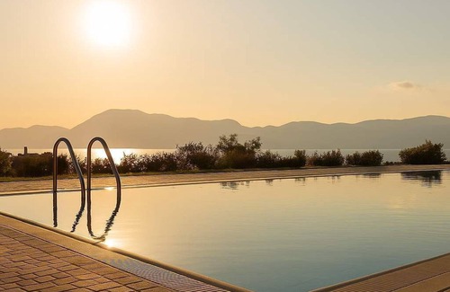 Drepano Apartamento | Oka Aqua Paradise - Panoramic Seaview with Pool