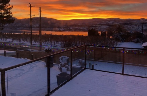 Okanagan-Similkameen Casa | Okanagan wine country with a view, pool and private hot tub