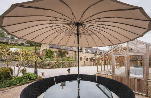 Matlock Casa | Oker Farm - Luxury farmhouse with hot tub in the Peak District
