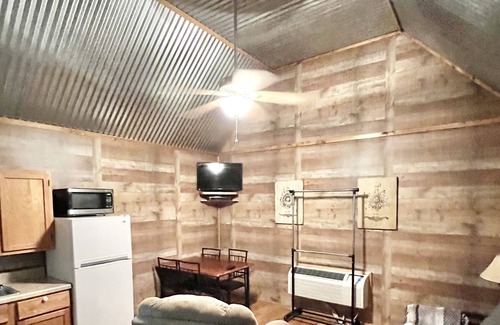 Sulphur Cabina | Okie Mountain Cabin 1: Newly remodeled cabin minutes to Lake Arbuckle
