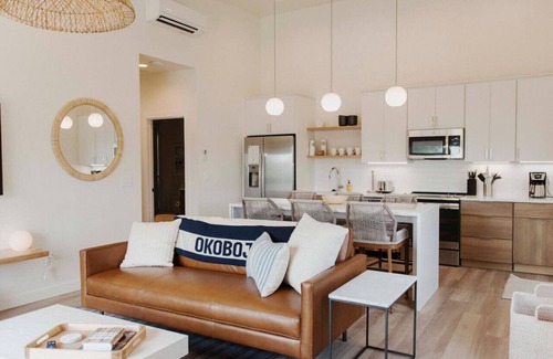 Okoboji Villa | Okoboji Flats 4 - Tres Habitaciones Villa, Capacidad 8