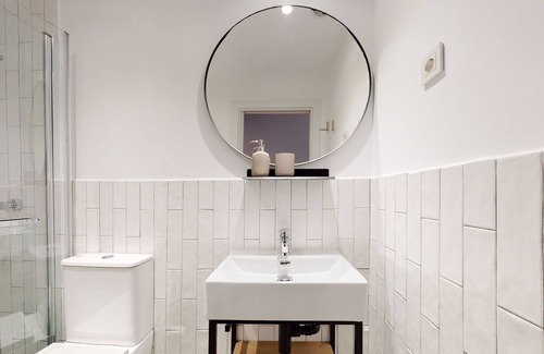 Moncloa-Aravaca Hotel | Ola Living Hostal Tetuan