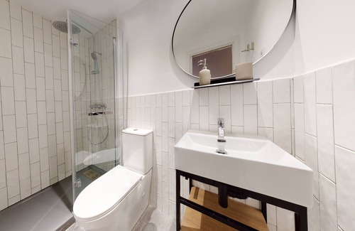 Moncloa-Aravaca Hotel | Ola Living Hostal Tetuan