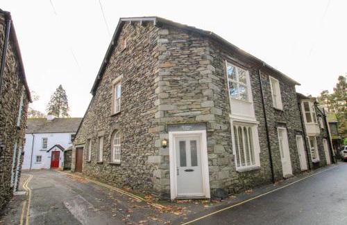 Grasmere Casa | Old Bakers Cottage ground floor apartment centrally located in Grasmere with patio area