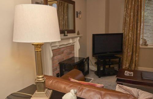 Grasmere Casa | Old Bakers Cottage ground floor apartment centrally located in Grasmere with patio area