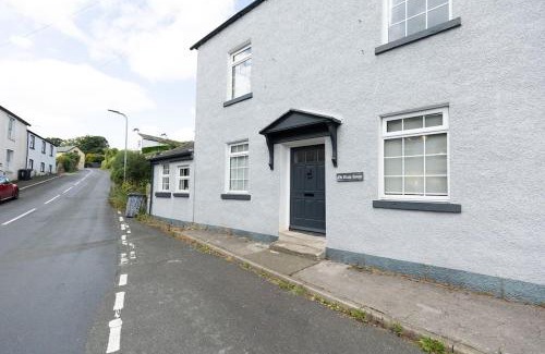 Cark Casa | OLD BANK HOUSE - Perfect Getaway for Friends & Families