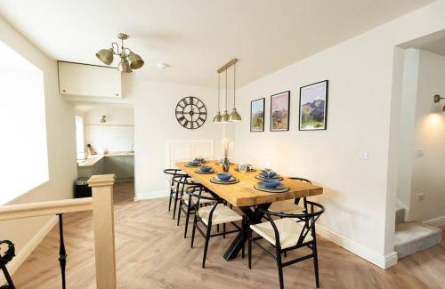 Cark Casa | OLD BANK HOUSE - Perfect Getaway for Friends & Families