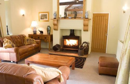 Pentre Berw Casa | Old Barns - Pentre Berw