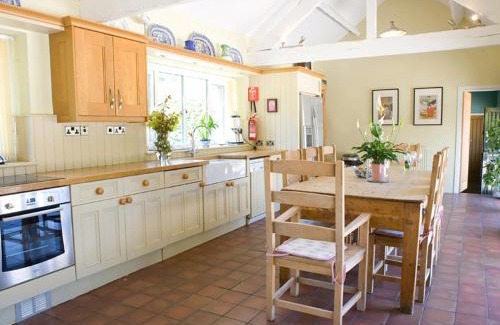 Pentre Berw Casa | Old Barns - Pentre Berw