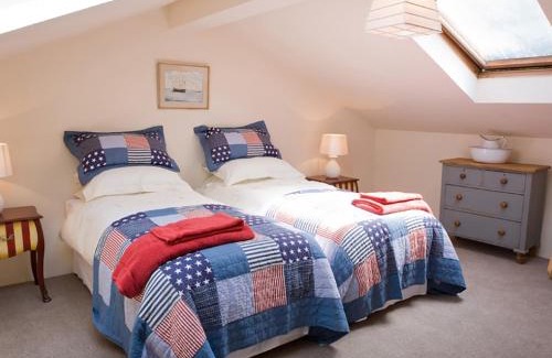Pentre Berw Casa | Old Barns - Pentre Berw