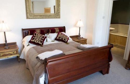 Pentre Berw Casa | Old Barns - Pentre Berw