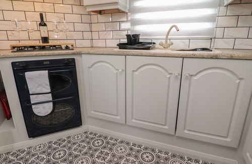 Pilling Casa | OLD BELL FARM, character holiday cottage, with open fire in Pilling