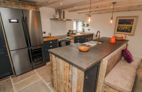 Pilling Cabaña | OLD BELL WORKS, pet friendly, character holiday cottage in Pilling
