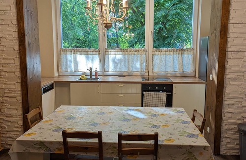 Marienfelde Apartamento | Amplio apartamento con techos altos