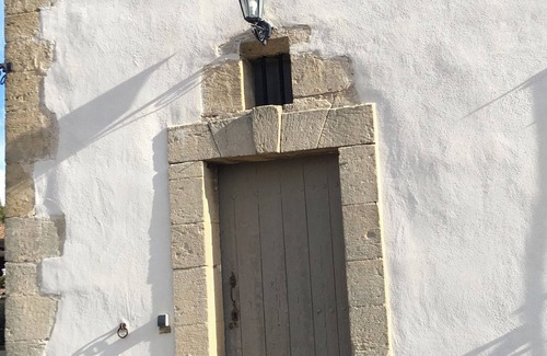 Pertuis Casa | Old building in a quiet area with a large terrace for 2 or 3 people.