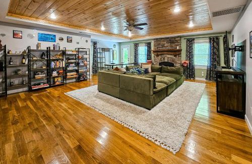 Hendersonville Casa | Old Cannon Retreat