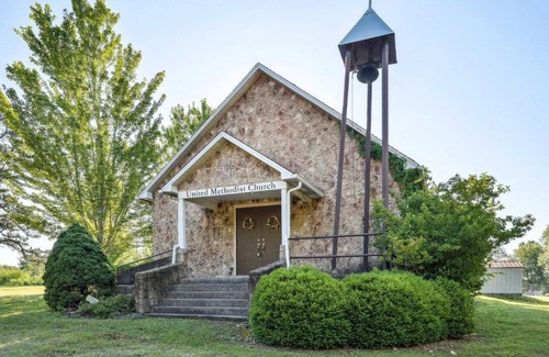Omaha Casa | Old Church Retreat with Fire Pit and Air Hockey!