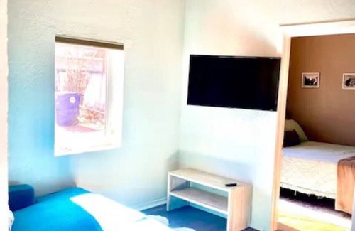 Barelas Apartamento | Old Commercial Building with High Ceilings & Charm