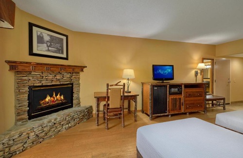 Gatlinburg Hotel | Old Creek Lodge