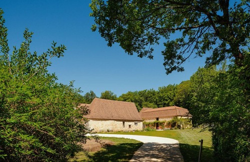 Lanquais Casa | Vieja granja del décimosexto siglo, piscina, tenis en el centro el bosque