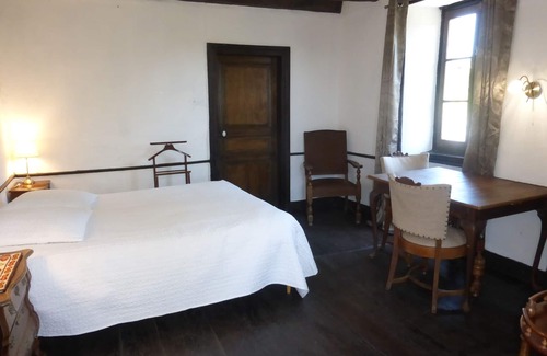 Saint-Hilaire-Peyroux Otro | Old-fashioned country house