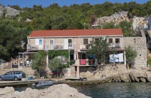 Orebic Casa | Old Fisherman's House w 3BD, balcony and terrace by the Sea
