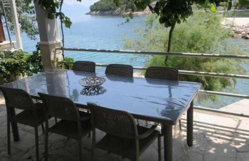 Orebic Casa | Old Fisherman's House w 3BD, balcony and terrace by the Sea