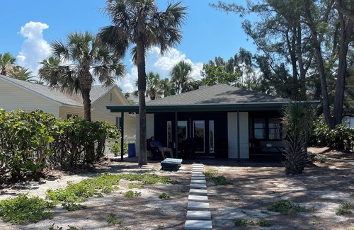 Indian Shores Cabaña | Indian Shores Beach Cottage