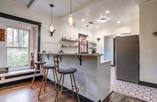 Sunny Point Casa | Old Florida Charm Arts District 3br Steps to River