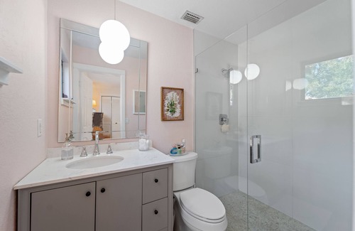 Englewood Cabaña | Old-Florida charm close to everything wonderful that Englewood has to offer!!