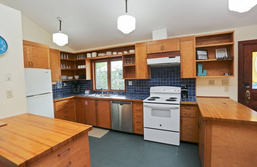 Indian Pass Casa | Old Florida Peaceful Retreat, Short Walk to Beach ~ Oceans of Time