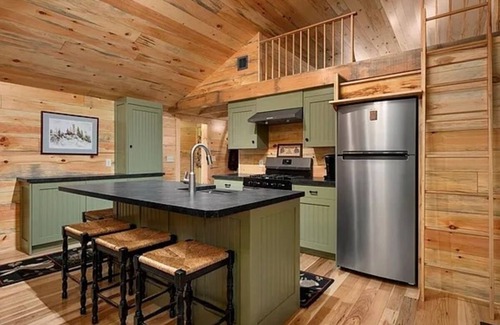 Old Forge Cabina | Old Forge, NY - Secluded Riverfront Cottage with AC, W/D, Walk to Town!