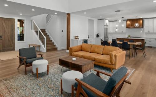 Ronald Casa | Old Grove Retreat in Suncadia- Gourmet Kitchen, Hot Tub, BBQ, Firepit, Outdoor Seating, Smart TVs, Hi-speed Wi-Fi