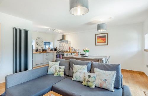 Honiton Casa | Old Highwood - Piggy In The Middle