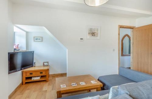 Honiton Casa | Old Highwood - Piggy In The Middle