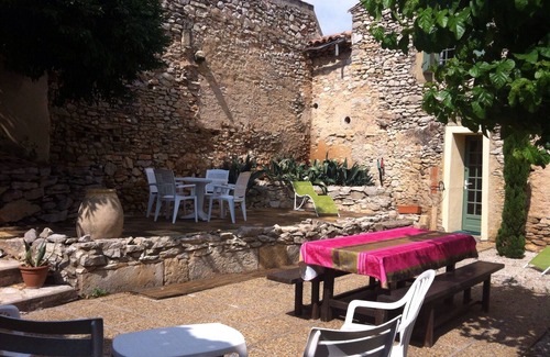 Poulx Casa | CASA ANTIGUA, EN UN PUEBLO PROVENZAL, MUCHO ENCANTO