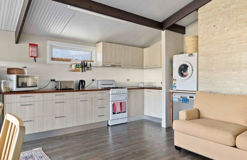 Jindabyne Chalet De Esquí | Old Hut Creek Chalet with a peaceful rural outlook