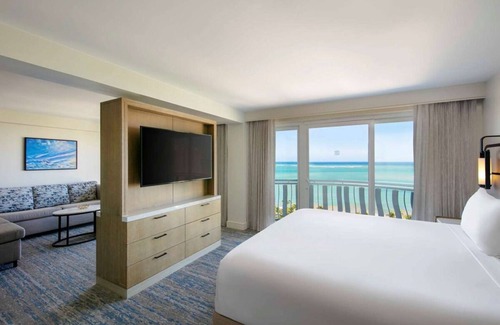 Isla Verde Hotel | Old Juan Retreat | Beachfront Resort | Suite w/ Ocean View & Balcony
