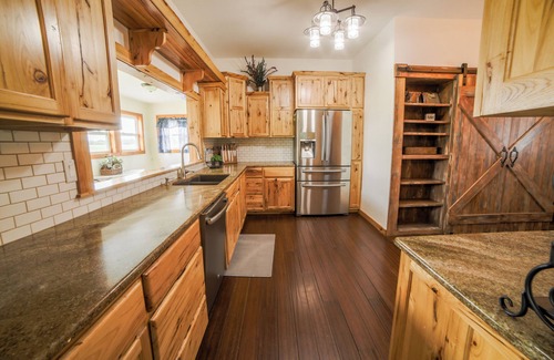 Lamont Casa | Old Kansas Cattle Ranch! Peaceful living at its finest! Pet-friendly.