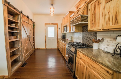 Lamont Casa | Old Kansas Cattle Ranch! Peaceful living at its finest! Pet-friendly.