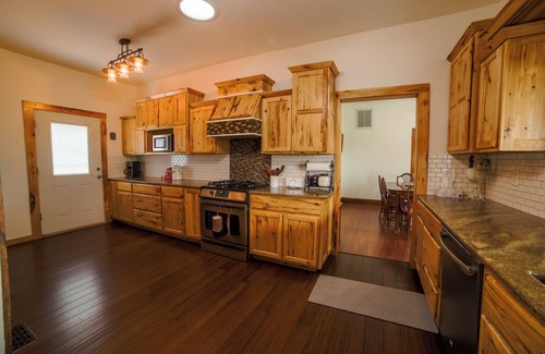 Lamont Casa | Old Kansas Cattle Ranch! Peaceful living at its finest! Pet-friendly.