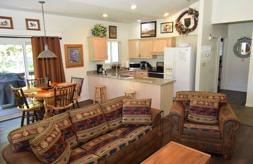 Camdenton Cabaña | Old Kinderhook Creekside Golf Cottage 13