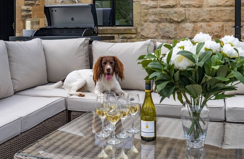 Winchcombe Cabaña | Old Laundry - a sudeley castle cottage that sleeps 12 guests in 6 bedrooms