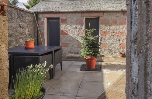 Marybank Casa | OLD MANSE, family friendly, character holiday cottage in Muir Of Ord