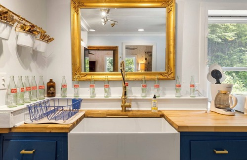 Bakersville Casa | Old Masters Mill in Loafers Glory